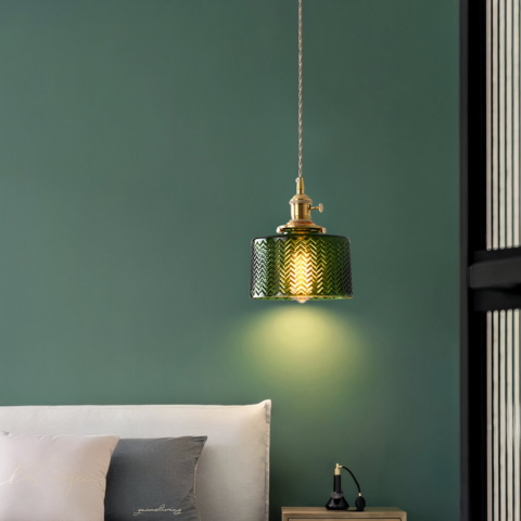 Suspension verte de style nordique en verre sur fond vert
