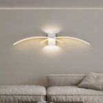 Lampada da parete per interni a LED, con un design moderno e minimalista ad arco — in ambiente