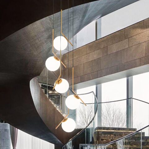 Lampadario pendant 5 boules LED suspendue au design moderne dans une piece style loft