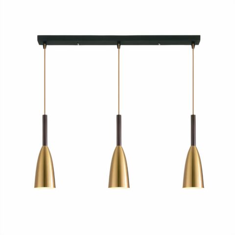 Lampadario plafonnier avec trois suspensions abat-jours conique couleur or, suspendu par un câble. Sur un fond blanc.
