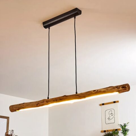 Lampadario en bois suspendu en forme de baton