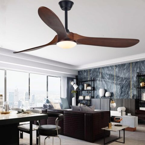 Lampadario ventilateur de plafond en bois vintage industriel avec lumière dans une cuisine moderne