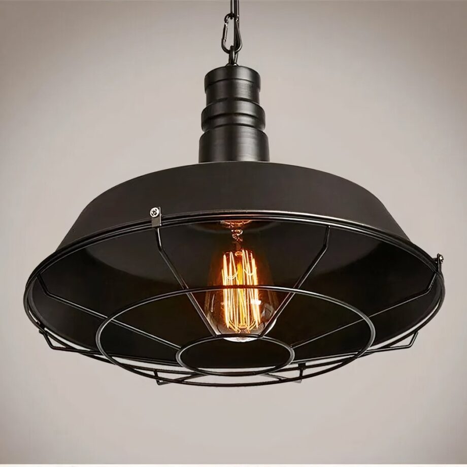 Lampada a sospensione industriale con paralume retrò in ferro nero — vista principale