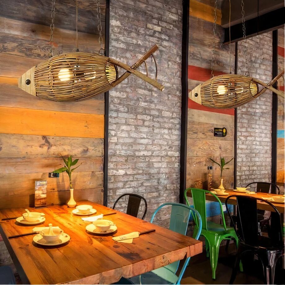 Lampadario in legno a forma di pesce — dettaglio