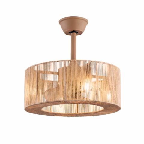 Lampadario ventilateur de plafond, beige, en corde tressé. Avec ampoules allumées. Sur fond blanc.