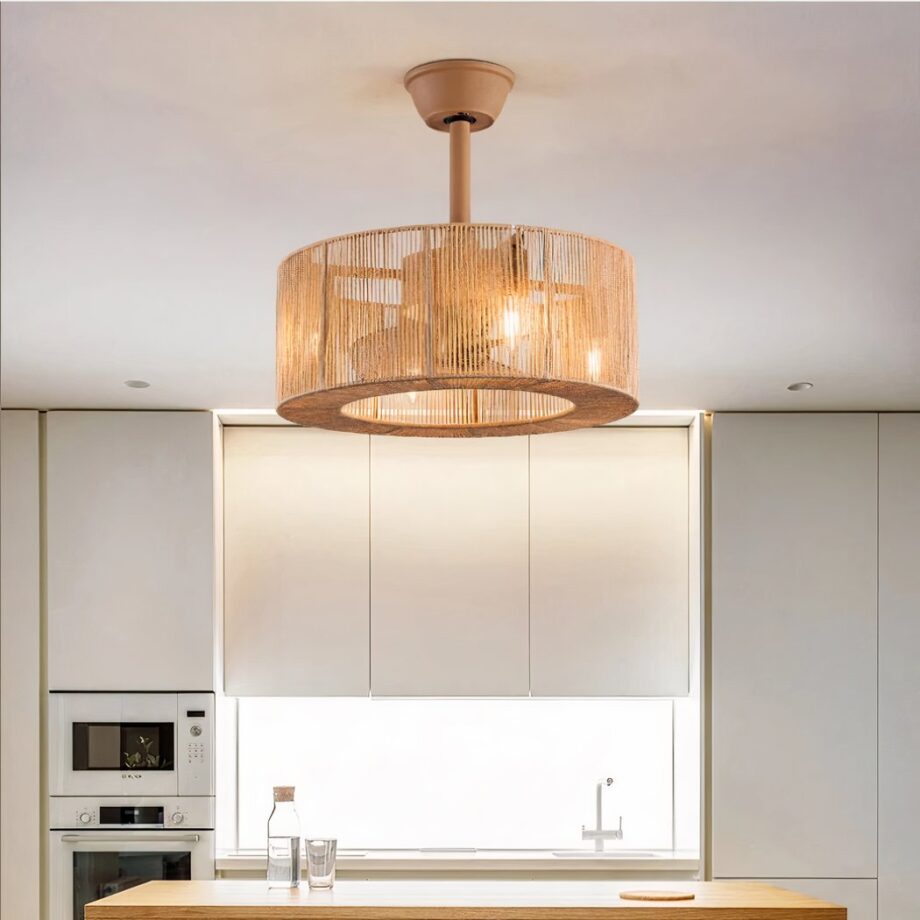 Lanterna per ventilatore da soffitto realizzata in corda intrecciata — in ambiente