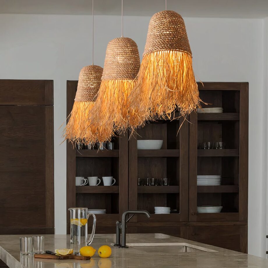 Lampadario in paglia e corda fatto a mano — in ambiente