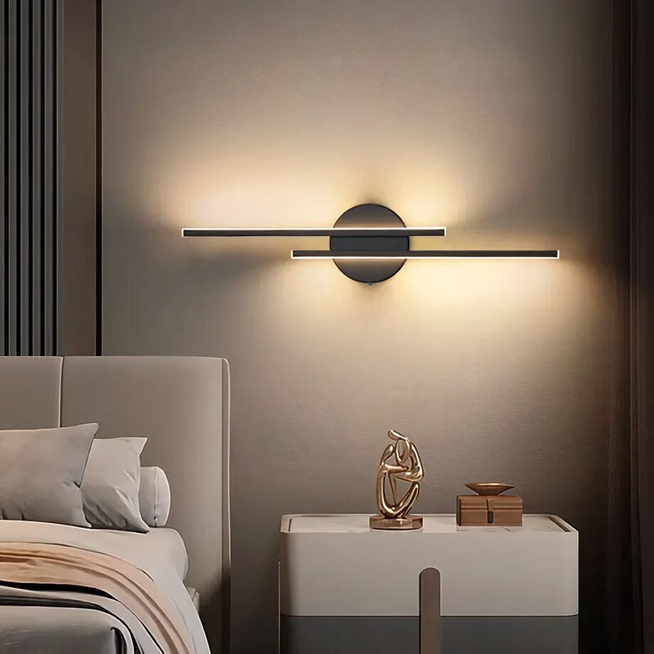 Lampada da parete lineare dal design moderno — vista principale