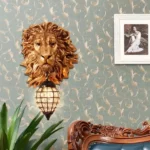 Lampada da parete a testa di leone — primo piano