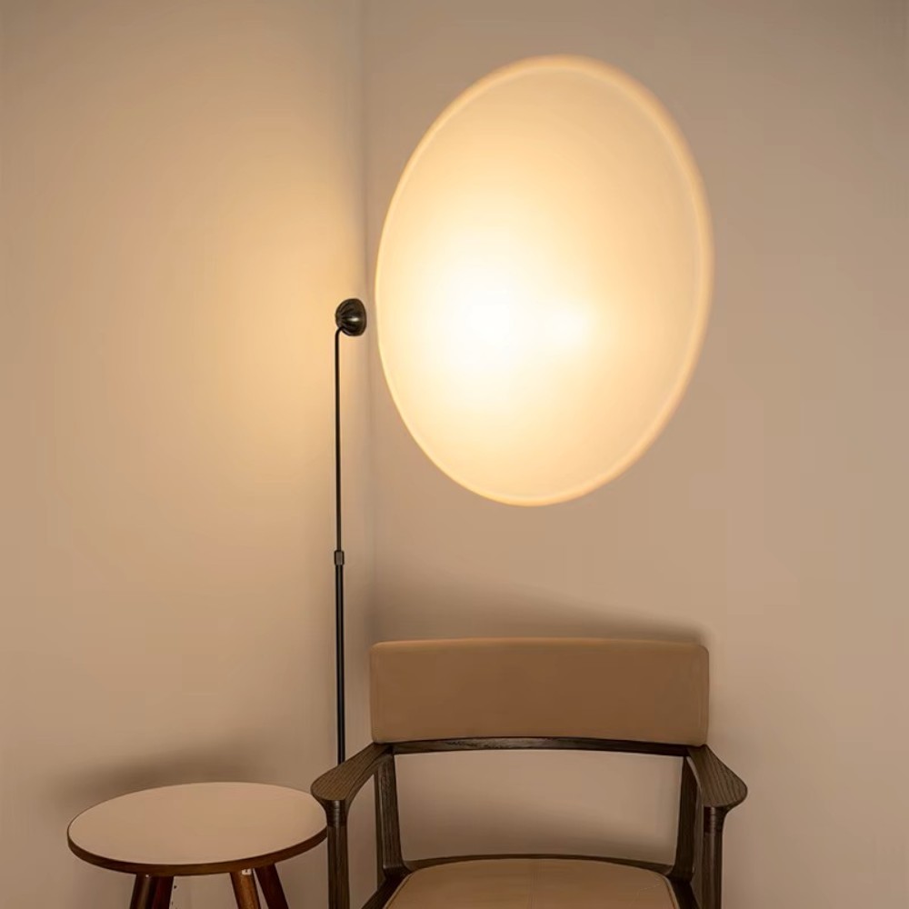 Lampada da terra proiezione tramonto design minimalista — dettaglio della finitura