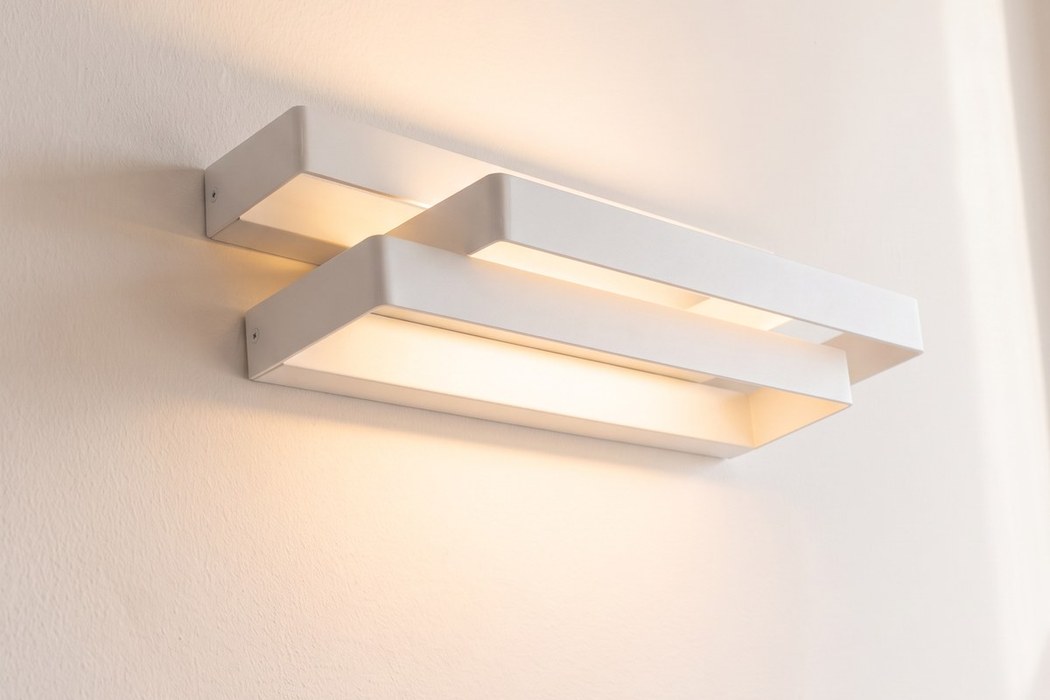 Lampada da parete design in acciaio bianco