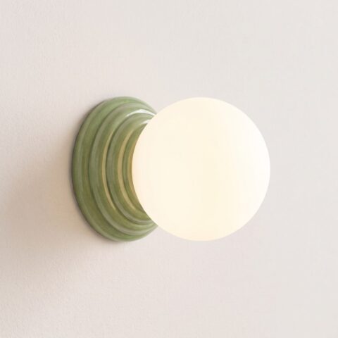 Applique da parete design in ceramica smaltata con globo in vetro
