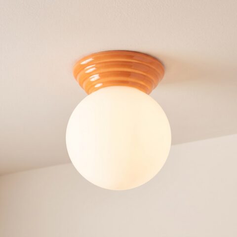 Plafoniera globo design in ceramica colorata e vetro opale